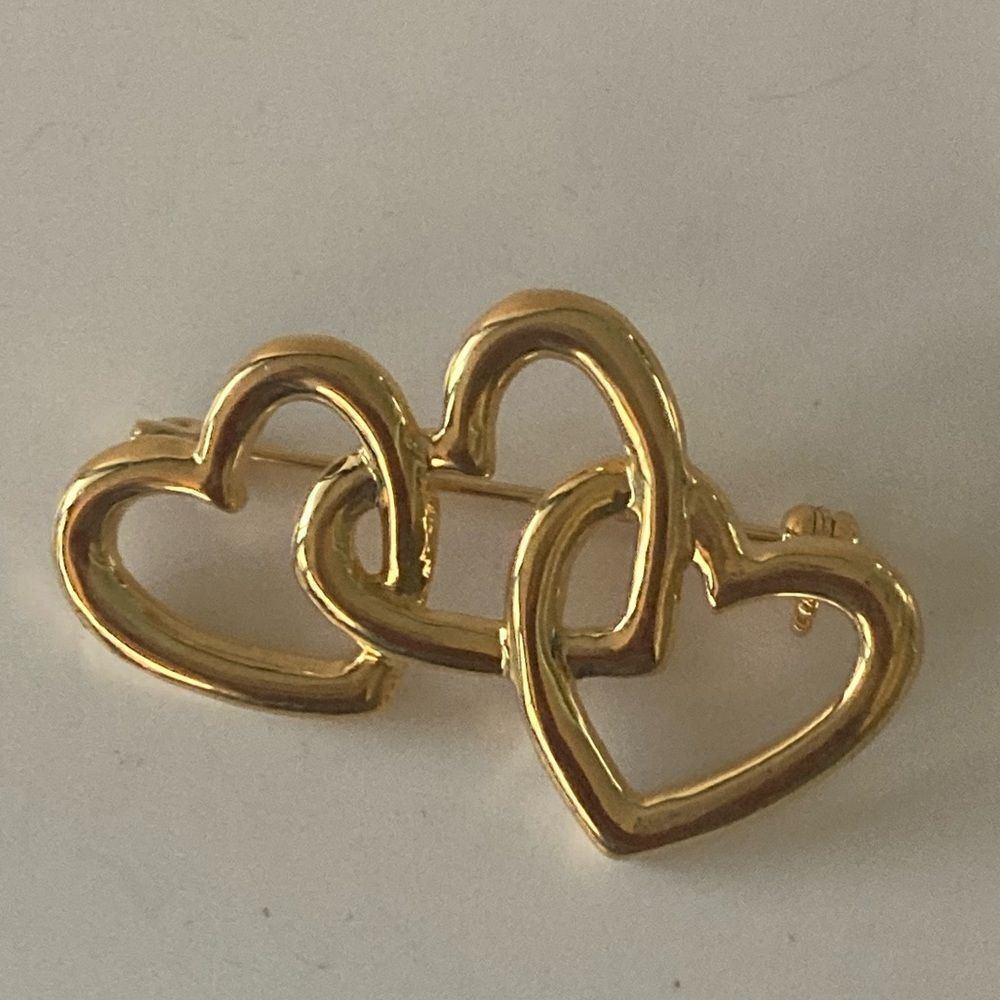Vintage 80’s triple heart gold tone pin brooch - Picture 3 of 3